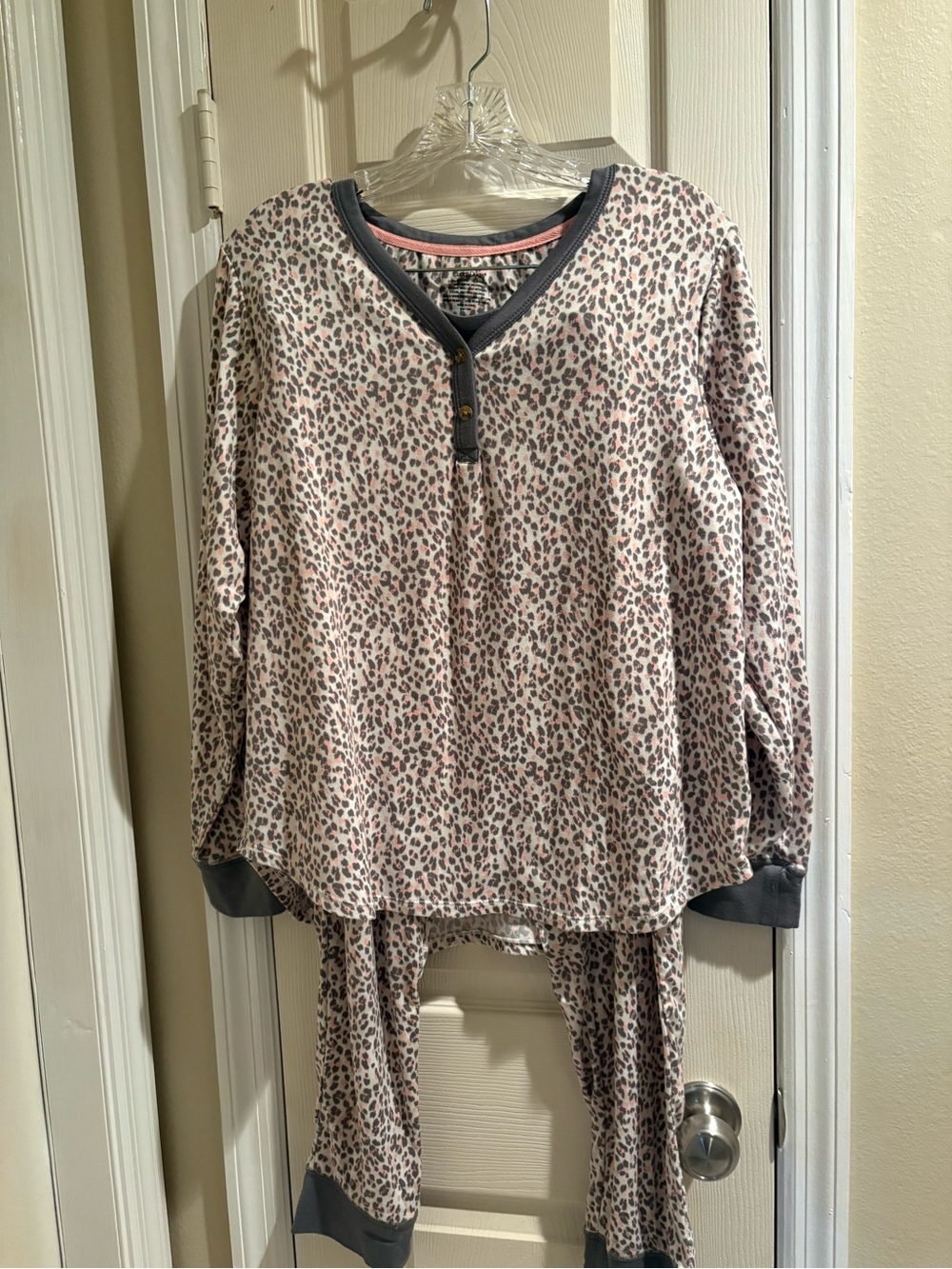 Cuddleduds Pajamas L Pink/Grey Animal Print EUC